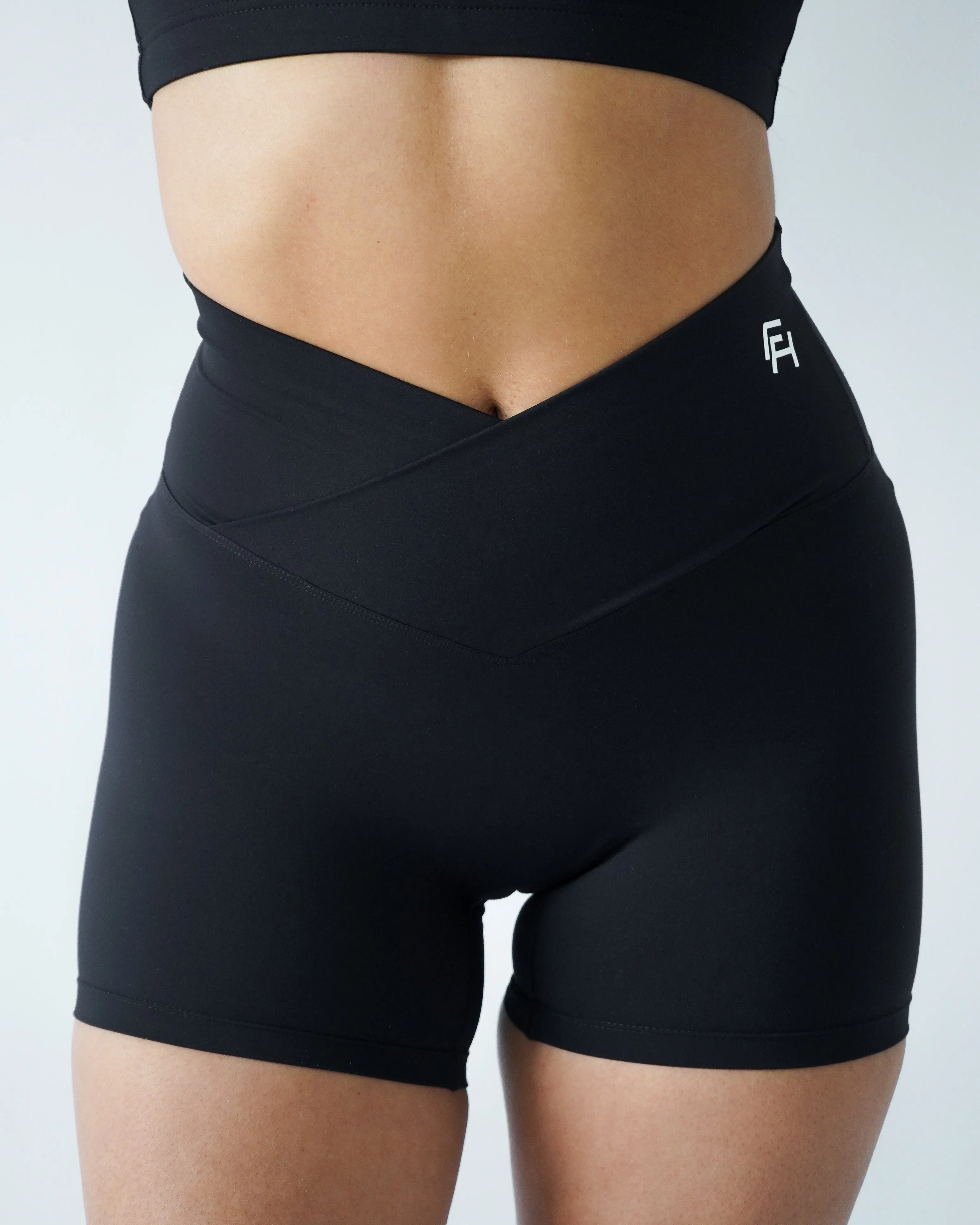 Onyx V Waist Biker Shorts 5” - Black